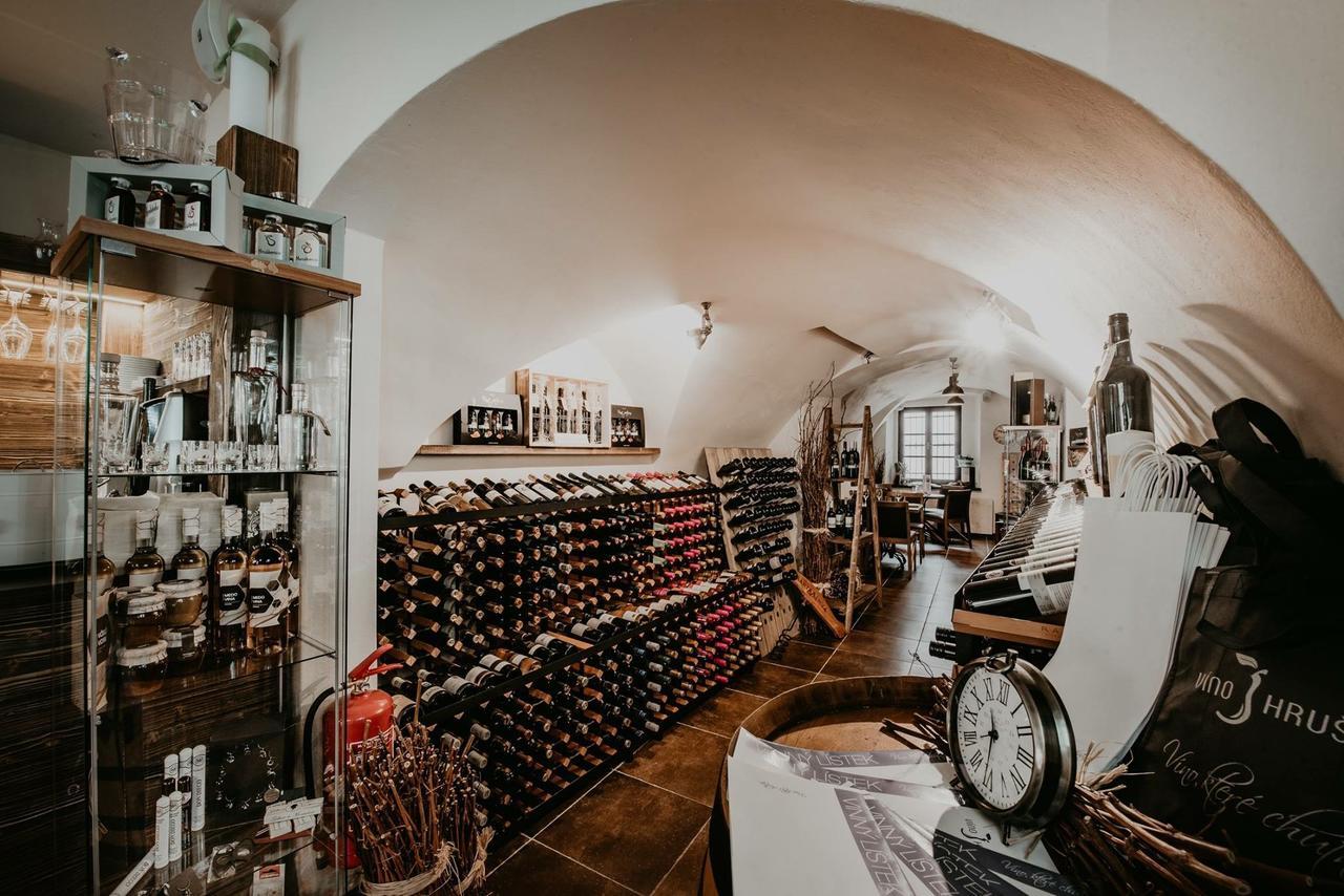 Penzion Vino Hruska パルドゥビツェ エクステリア 写真